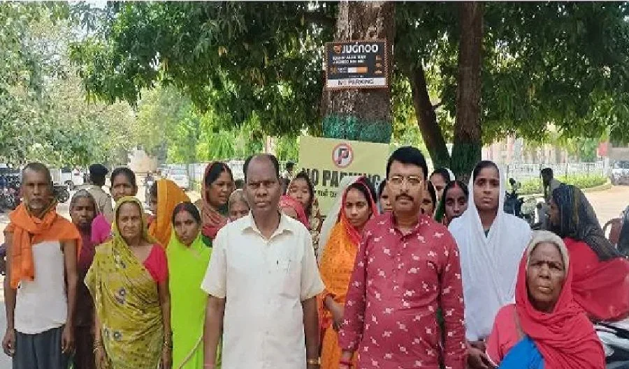 लातेहार ग्रामीणों ने डीसी को ज्ञापन दिया, मूलभूत सुविधाओं के लिए की मांग