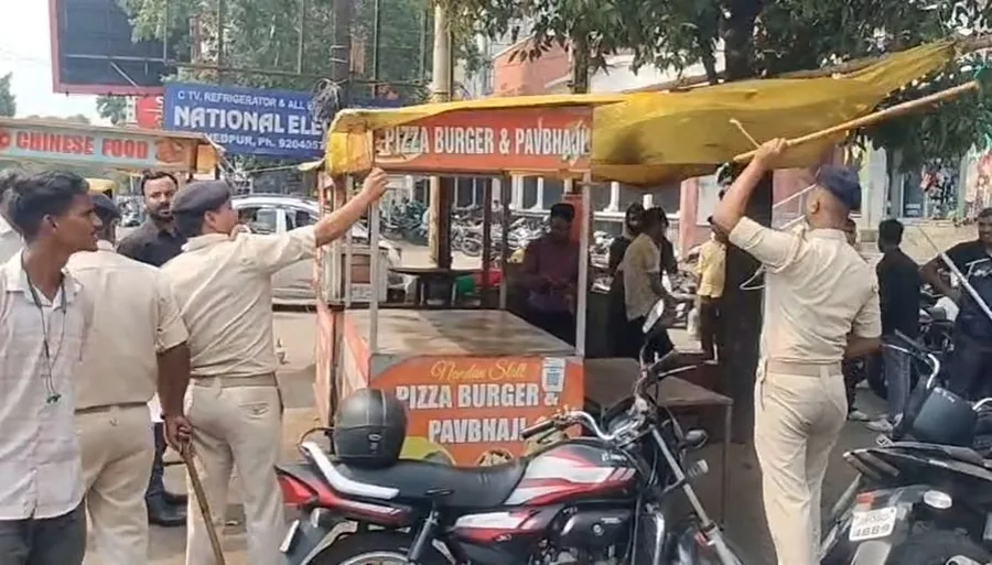 साकची में जेएनएसी का अतिक्रमण हटाओ अभियान, पार्किंग स्थलों से अवैध कब्जे हटाए