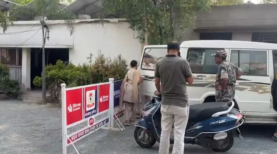 सोनारी की कुख्यात चटनी डॉन प्रिया सिंह गिरफ्तार, जानलेवा हमले में पुलिस की बड़ी कार्रवाई