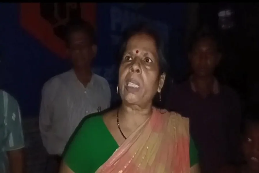 परसुडीह में महिला से पर्स छिनने का मामला, आरोपी को भीड़ ने पकड़ कर पुलिस को सौंपा