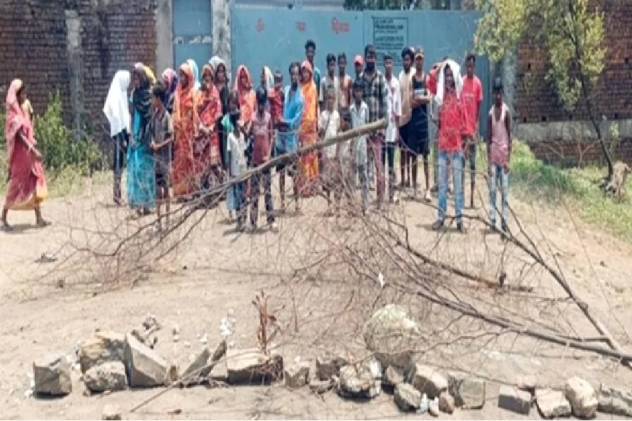 चांडिल फर्नेस ब्लास्ट के बाद गैलेक्सी एक्सपोर्ट प्लांट का प्रवेश द्वार जाम, ग्रामीणों का गुस्सा