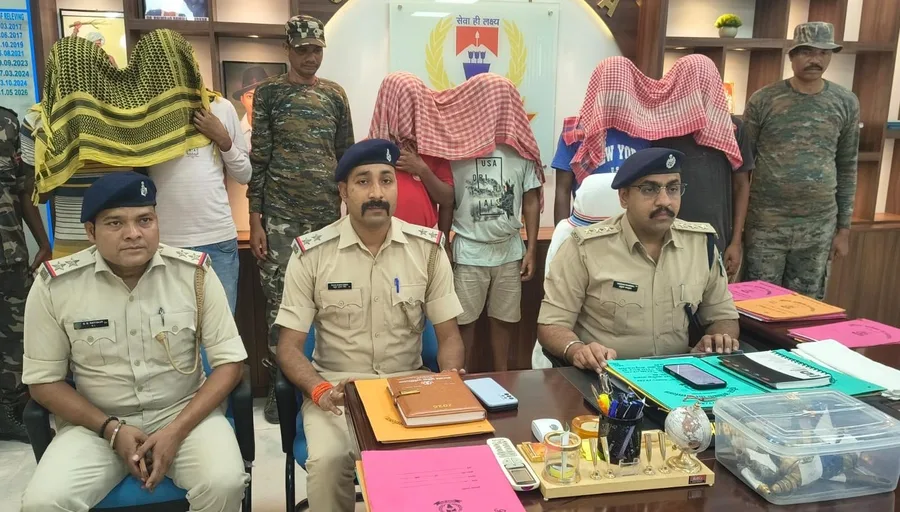 सरायकेला: बंद प्लांट में चोरी का प्रयास नाकाम, छह आरोपी गिरफ्तार