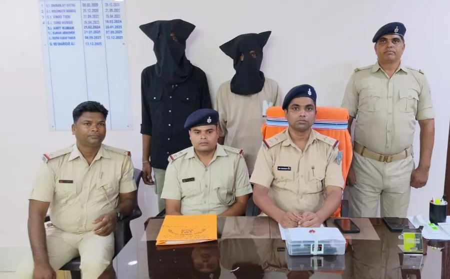 डिमना चौक से दो युवक गिरफ्तार, अवैध हथियार और जिंदा कारतूस बरामद, पुलिस सख्त