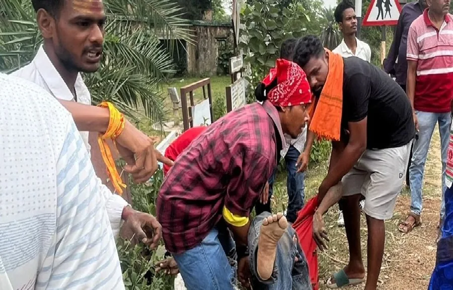 हरिना मेला से लौट रहे जुगसलाई के युवकों की स्कूटी दुर्घटना, एक गंभीर घायल