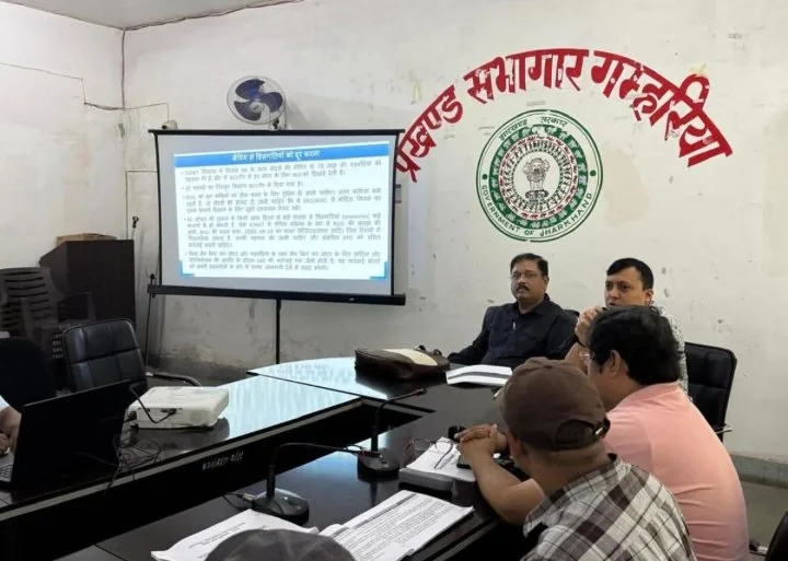 सरायकेला में SIR समीक्षा और बीएलओ प्रशिक्षण का निरीक्षण, मतदाता सूची को और सटीक बनाने का प्रयास