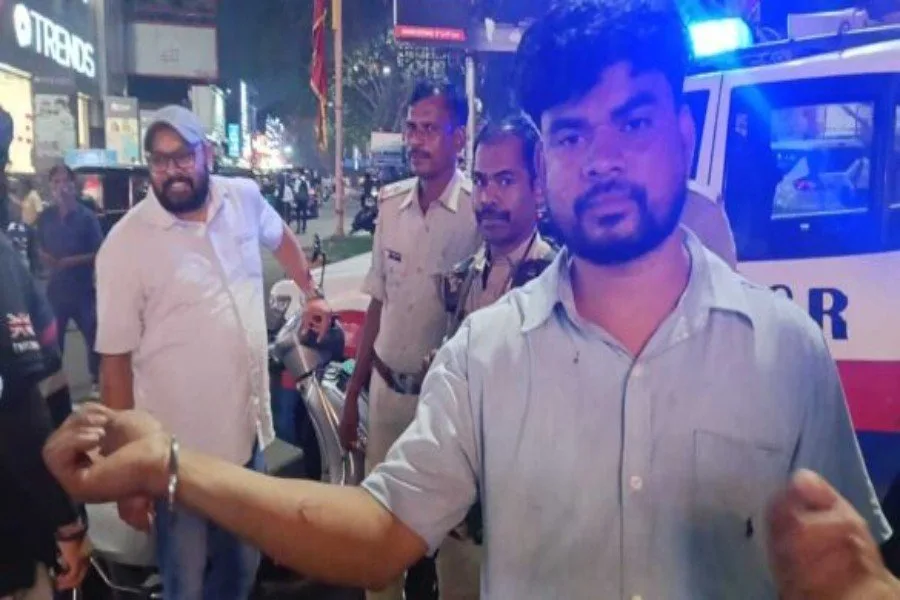 जमशेदपुर बाजार में ग्राहक पर हमला, आरोपी चाकू से घायल कर गिरफ्तार