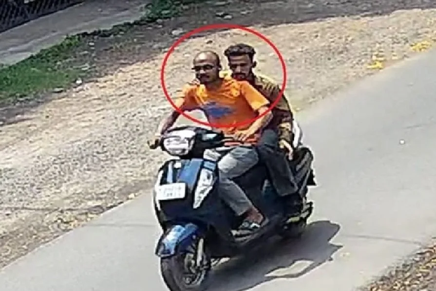 सोनारी की भीड़भाड़ वाली सड़क पर दिनदहाड़े झपटमारी, पुलिस ने CCTV फुटेज से पकड़ने की ठानी