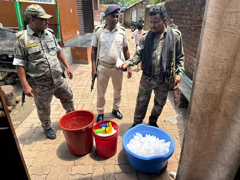 जमशेदपुर उत्पाद विभाग ने मुहर्रम से पहले अवैध शराब पर किया सख्त अभियान