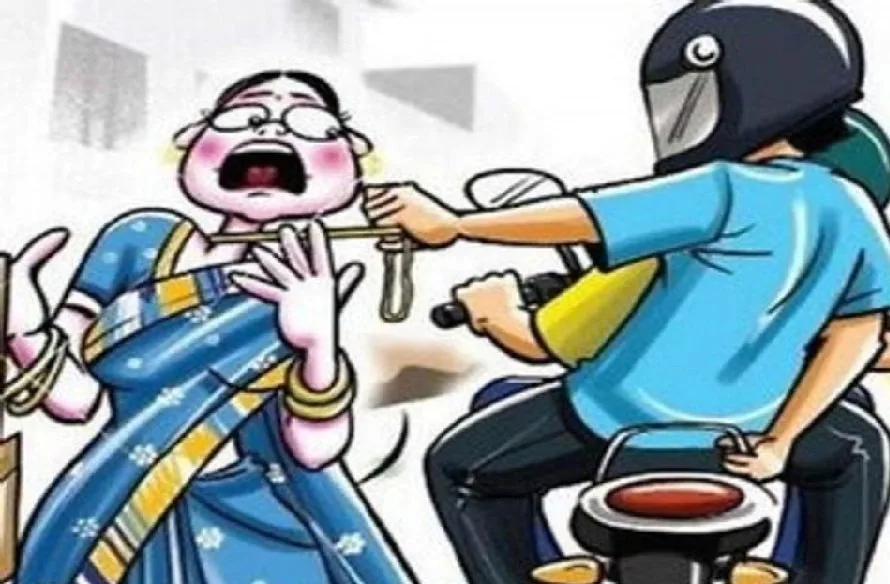 कदमा में दिनदहाड़े चेन स्नैचिंग, बुजुर्ग महिला से सोने की चेन झपटकर भागे आरोपी