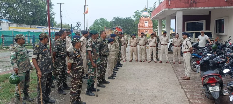 जमशेदपुर पुलिस फ्लैग मार्च: मोहर्रम पर्व के दौरान शांति और सुरक्षा का संदेश