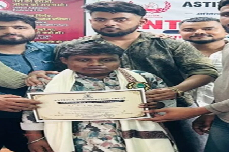 जमशेदपुर में 6 युवाओं को नशा मुक्त घोषित, “वायरल बॉय” धूम भी शामिल