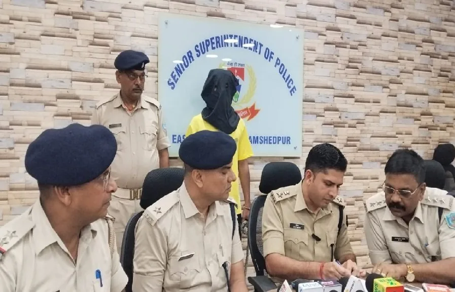 आजादनगर फायरिंग मामला: मुख्य आरोपी गिरफ्तार, पुलिस ने हथियार समेत पकड़ा