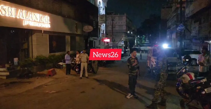 बिस्टुपुर में देर रात हिंसक झड़प, दो युवक गंभीर रूप से घायल
