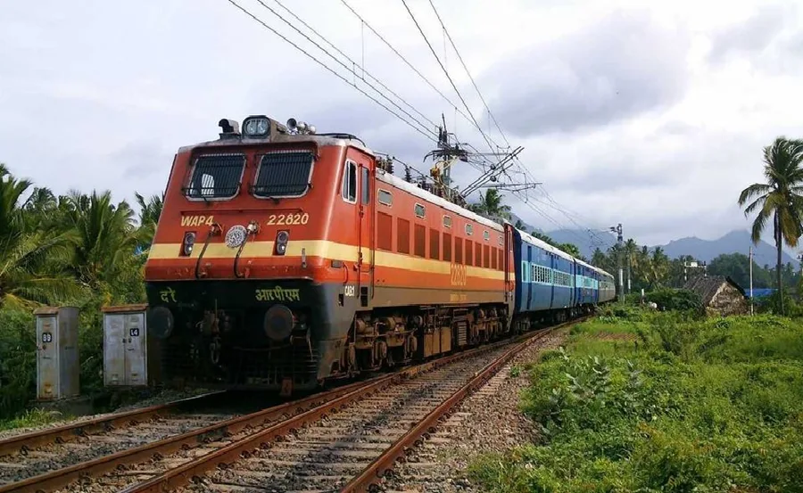 शालीमार-कुर्ला एक्सप्रेस में अतिरिक्त एसी कोच जोड़ने से यात्रियों को मिली बड़ी राहत