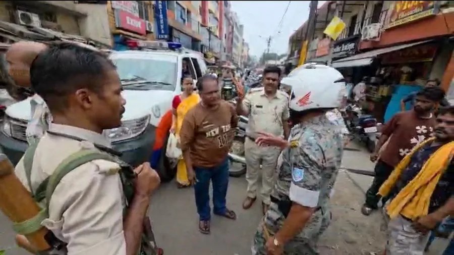 साकची में रंगदारी न मिलने पर धारदार हथियार से हमला, तीन आरोपी मौके से फरार