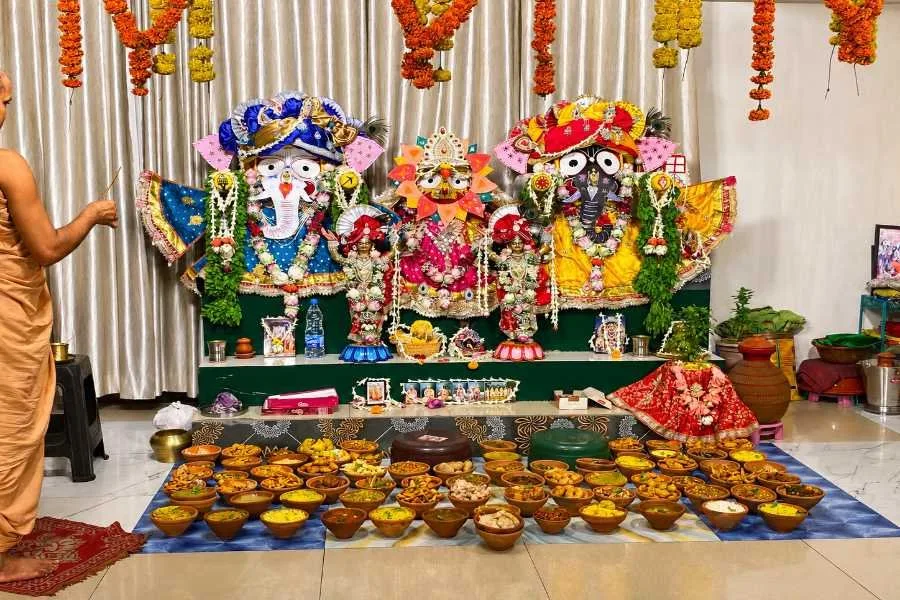 जमशेदपुर इस्कॉन स्नान पूर्णिमा महोत्सव: भक्ति के रंग में रंगे मंदिर, रथयात्रा की तैयारियां तेज