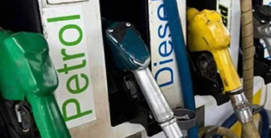 Petrol Diesel Price Cut: Nayara Energy ने पेट्रोल ₹5 और डीजल ₹3 की बड़ी कटौती की