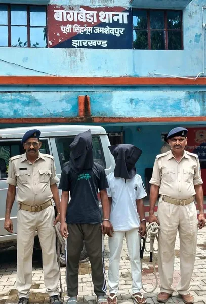 जमशेदपर पुलिस का बड़ा कारनामा: अवैध पिस्टल के फरार दो आरोपी गिरफ्तार