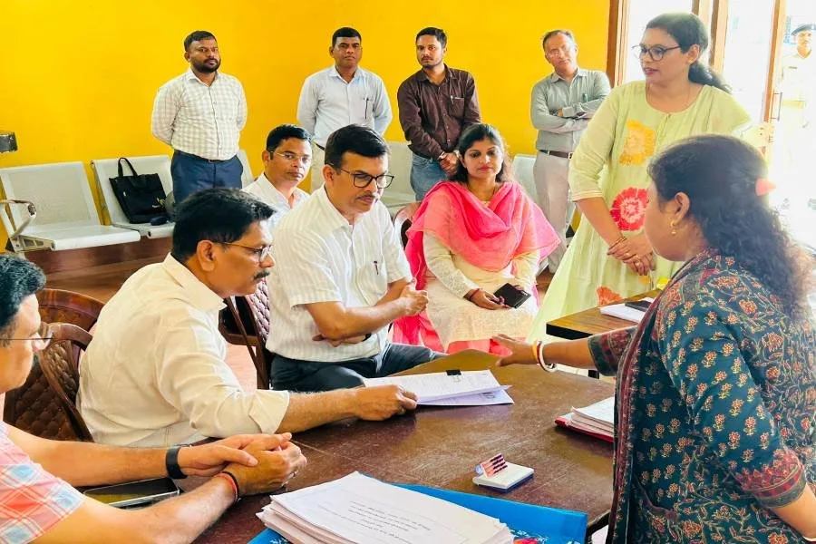 मतदाता सूची पुनरीक्षण जमशेदपुर में तेजी से आगे, कदमा क्षेत्र के कई बूथों का किया निरीक्षण