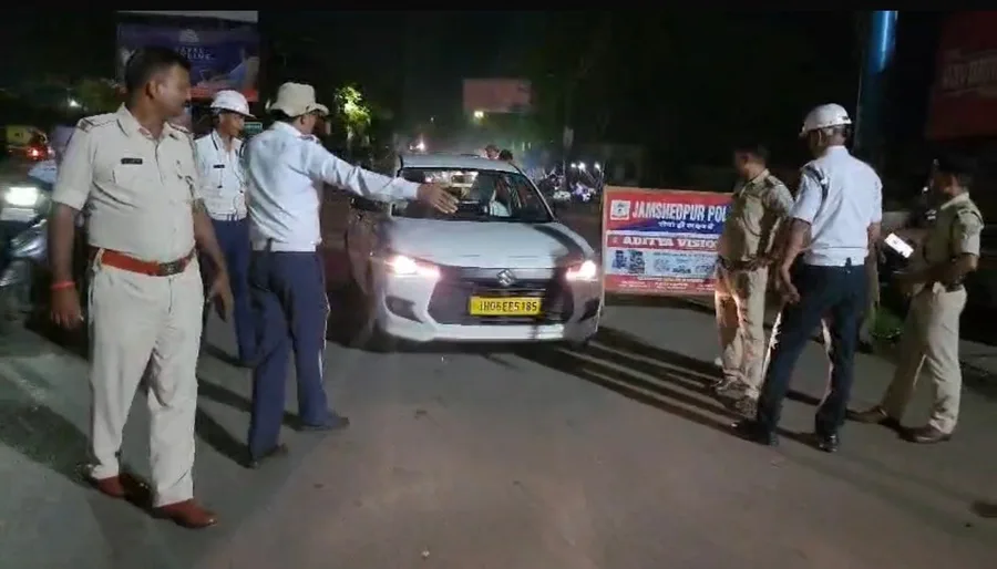 जमशेदपुर पुलिस ने कानून-व्यवस्था के लिए बढ़ाई गश्त, ड्रिंक एंड ड्राइव पर सख्ती