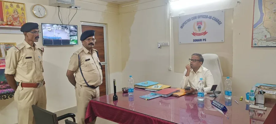 एसएसपी का सोनारी थाना पर अचानक निरीक्षण, अपराध नियंत्रण के लिए सख्त कदम