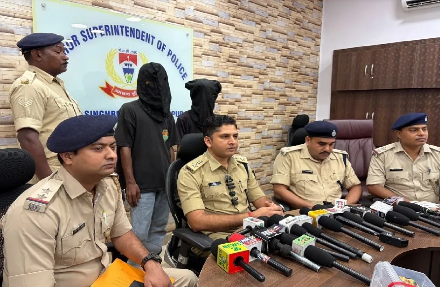 कदमा फायरिंग मामले में दो आरोपियों की गिरफ्तारी, हथियार बरामद कर जेल भेजा गया