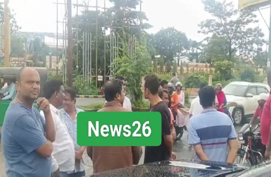 आदित्यपुर टोल ब्रिज पर मीरा मुंडा की कार ऑटो से टकराई, किसी को नहीं पहुंची चोट