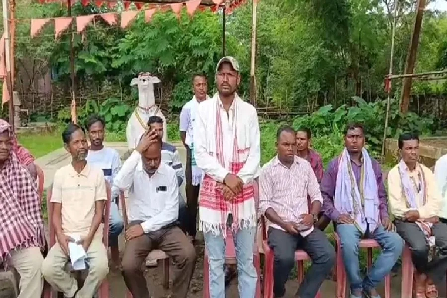 गेडुआ पंचायत में आदिवासी जमीन अवैध कब्जा विवाद, ग्रामीणों ने आंदोलन की दी चेतावनी