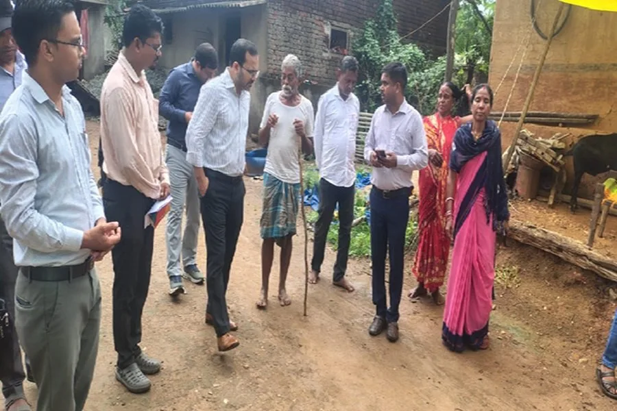 SIR-2026 अभियान के तहत चांडिल के पीवीटीजी गांवों में उपायुक्त ने किया कड़ा निरीक्षण