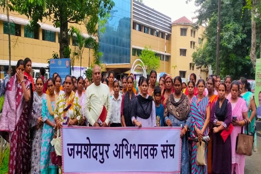 आरएमएस हाई स्कूल फीस विवाद: अभिभावक संघ ने जिला शिक्षा अधीक्षक से की शिकायत