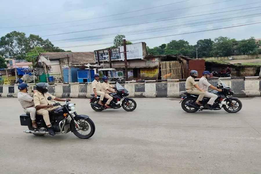 आदित्यपुर में पुलिस का बाइक मार्च, अपराध और नशे पर कड़ा शिकंजा कसने की तैयारी
