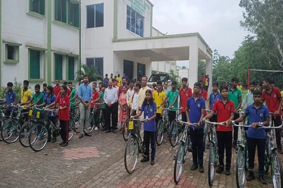 सरायकेला में उन्नति का पहिया योजना के अंतर्गत मुफ्त साइकिल से बढ़ेगी छात्रों की पढ़ाई