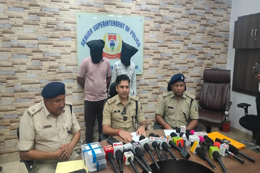 पूर्वी सिंहभूम में साइबर ठगी का सच: लिंक भेज कर 3 लाख रुपये उड़ाने वाले दो आरोपी गिरफ्तार