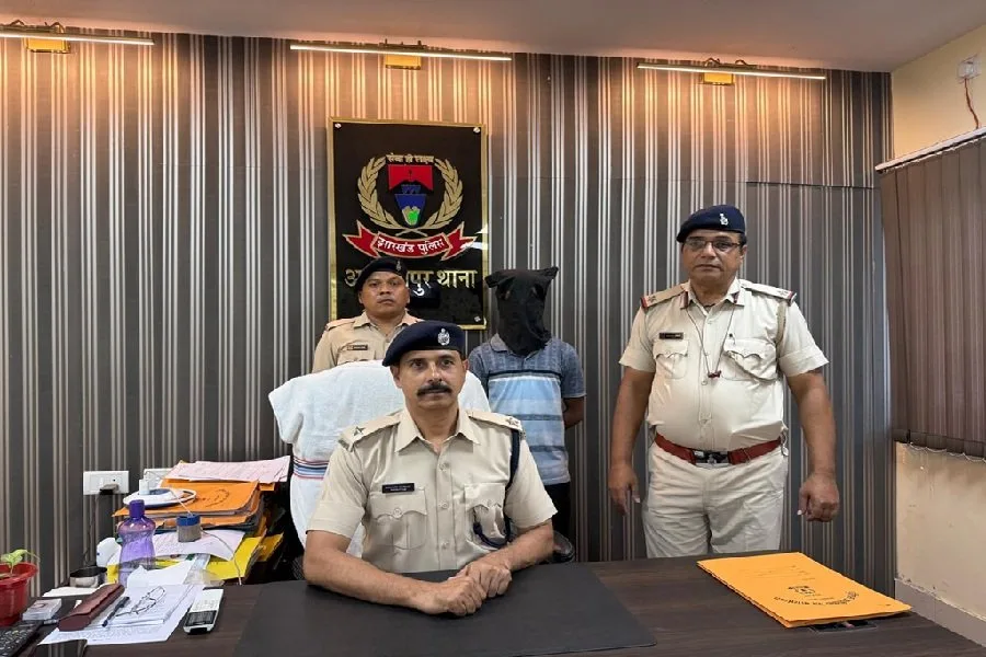 आदित्यपुर में ब्राउन शुगर तस्करी के मुख्य आरोपी शाहबाज खान गिरफ्तार, पुलिस जांच तेज