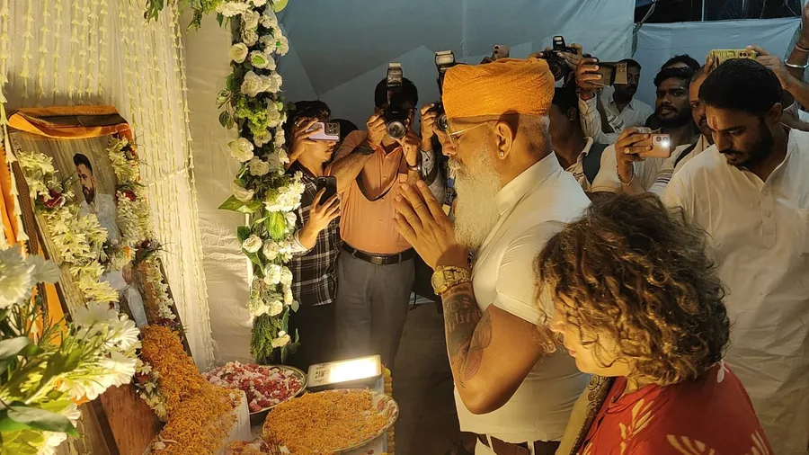 हिमांशु सिंह हत्याकांड: करणी सेना प्रमुख ने परिवार से मुलाकात कर सही न्याय की जताई मांग