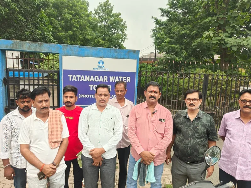 जमशेदपुर बर्मामाइंस में गंदे पानी और जल आपूर्ति की अनियमितता पर बस्तीवासियों का जोरदार विरोध