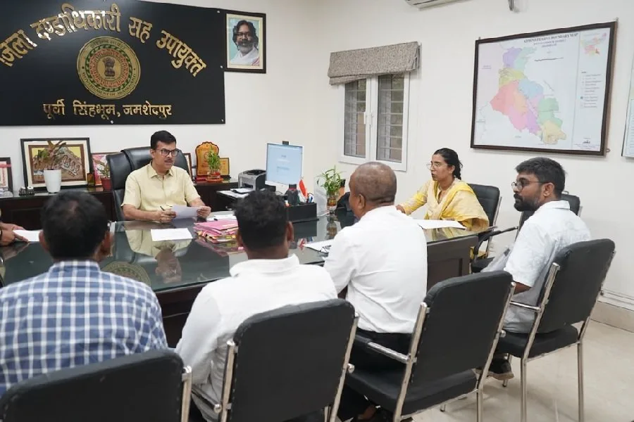 जन शिकायत निवारण दिवस: DC राजीव रंजन ने जमशेदपुर की जनता की समस्याओं का किया त्वरित समाधान सुनिश्चित