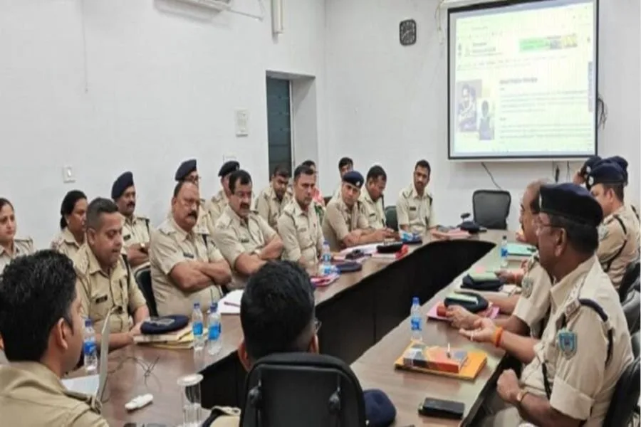 जमशेदपुर पुलिस ने अपराध समीक्षा में फरार अपराधियों और ड्रग तस्करों पर सख्त रुख दिखाया