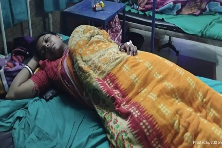 पटमदा में वज्रपात से महिला बेहोश, निजी अस्पताल में इलाज जारी