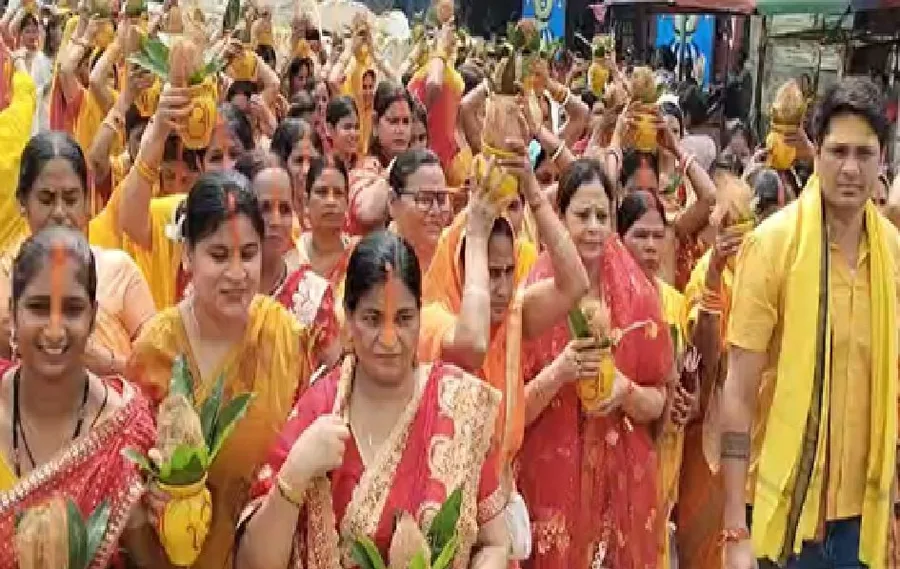 साकची शीतला माता मंदिर में कलश यात्रा के साथ महायज्ञ की शुरुआत, 24 जुलाई तक चलेगा यज्ञ