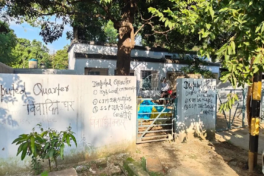जमशेदपुर में टाटा स्टील आवंटित क्वार्टर में तोड़फोड़, पीड़ित ने एसएसपी से सुरक्षा की गुहार लगाई