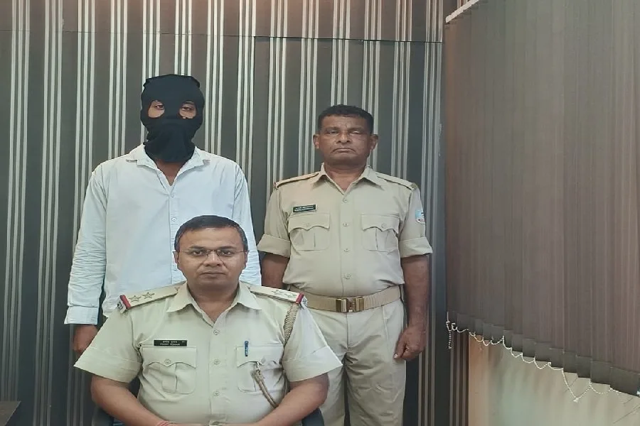 Adityapur फायरिंग मामले में मुख्य आरोपी सुमित महतो गिरफ्तार, पुलिस ने किया जेल भेजा