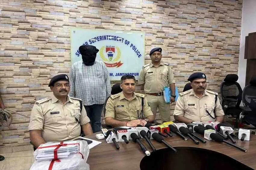 CSR फंड के नाम पर NGO खाते से 3 करोड़ का साइबर खेल, मुख्य आरोपी जमशेदपुर में गिरफ्तार