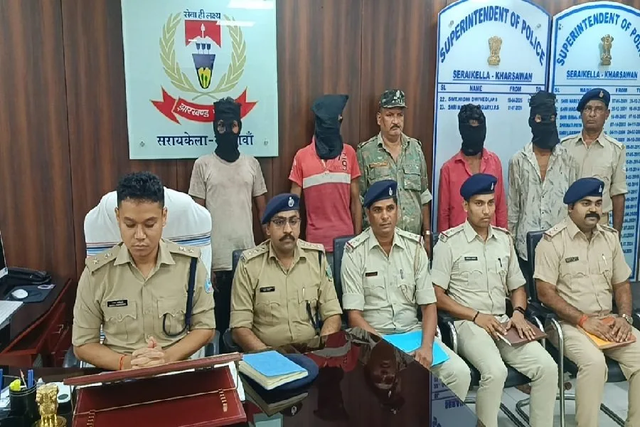 आदित्यपुर हत्याकांड का 24 घंटे में खुलासा: 4 आरोपी गिरफ्तार, हत्या में इस्तेमाल दो रॉड बरामद