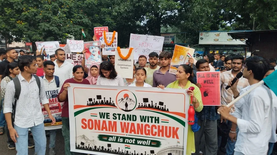 जमशेदपुर में AISO के बैनर तले छात्रों ने किया जोरदार विरोध, शिक्षा मंत्री धर्मेंद्र प्रधान से इस्तीफे की मांग