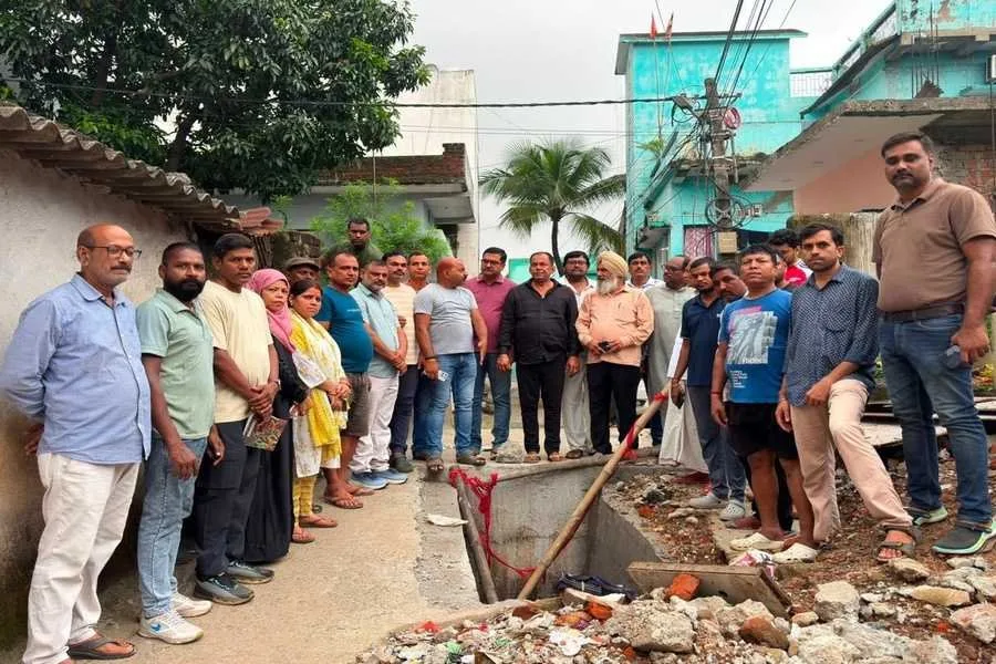 मानगो के नाले साफ करने में देरी पर जदयू ने उठाए गंभीर सवाल, निरीक्षण के बाद हालात सामने