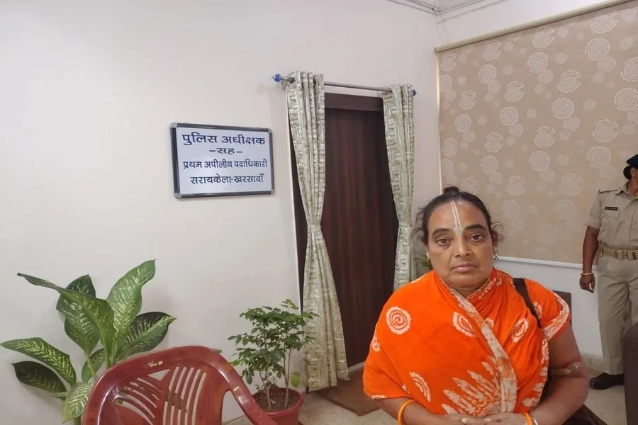 आदित्यपुर: महिला ने बेटी से दुष्कर्म और हत्या के आरोप लगाकर न्याय की मांग की
