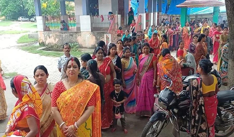 आदित्यपुर मां विपत्तारिणी पूजा: 27 वर्षों से चल रही परंपरा में जुटे हजारों श्रद्धालु