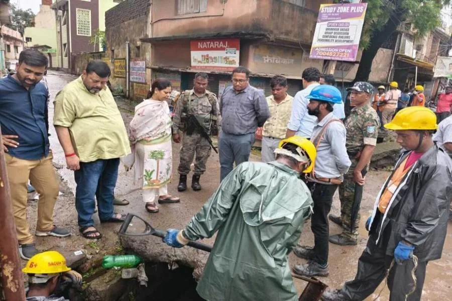 मानगो में नालों की सफाई शुरू, डिमना रोड से जलजमाव की समस्या पर लगाई रोक