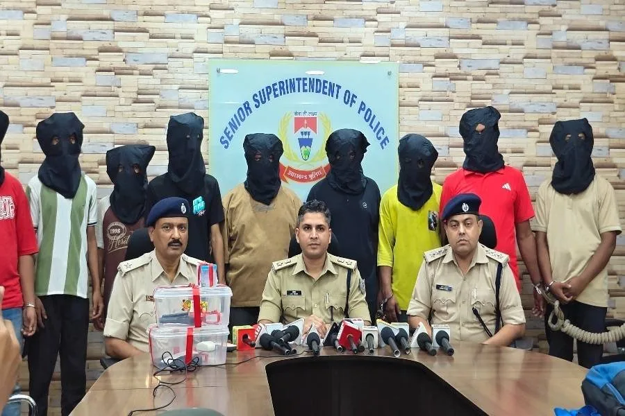 जमशेदपुर पुलिस ने कुख्यात ड्रग्स तस्कर खुर्शीद समेत 10 को गिरफ्तार कर हत्या की योजना फेल की
